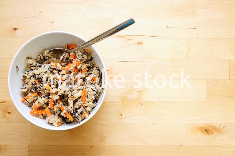 市場に並ぶ新鮮なフルーツ