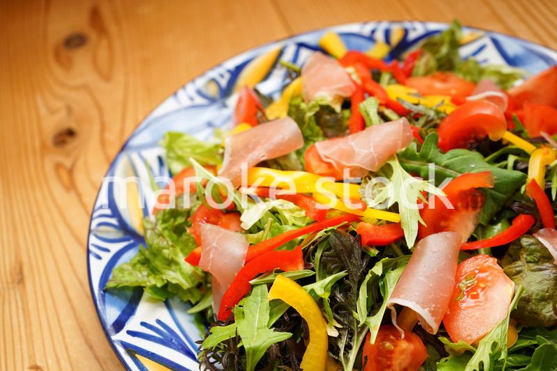 市場に並ぶ新鮮なフルーツ