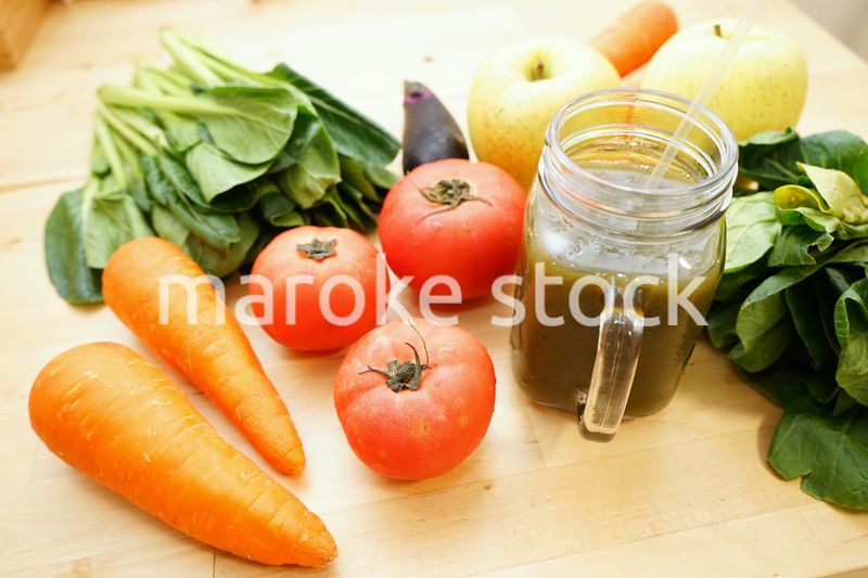 市場に並ぶ新鮮なフルーツ