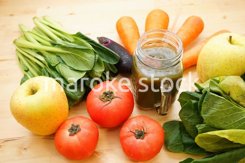 市場に並ぶ新鮮なフルーツ