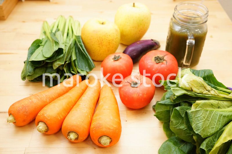 市場に並ぶ新鮮なフルーツ