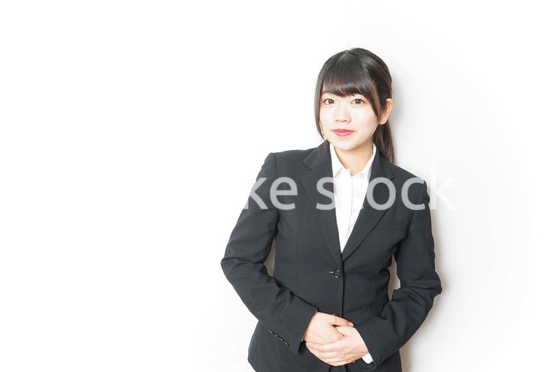 スーツを着た就活生