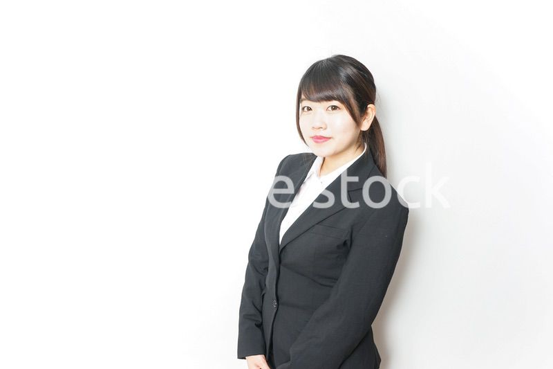 スーツを着た就活生