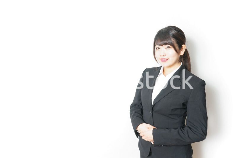 スーツを着た就活生