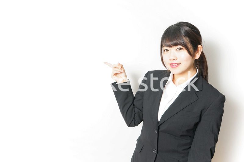 スーツを着た就活生