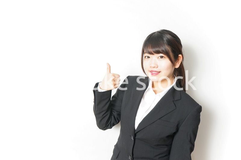 スーツを着た就活生