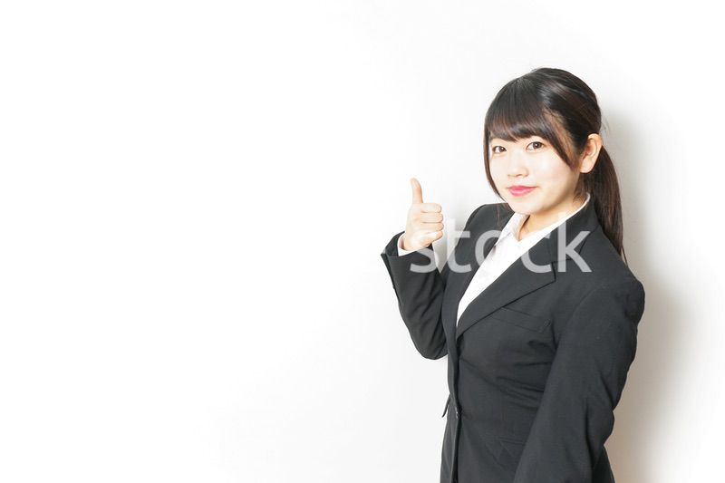 スーツを着た就活生