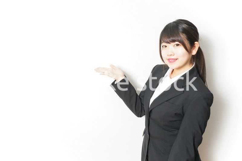 スーツを着た就活生