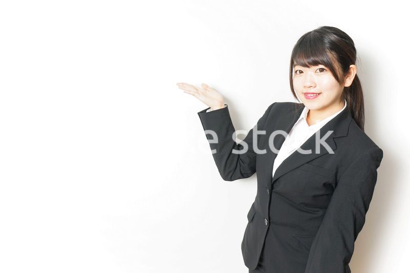 スーツを着た就活生