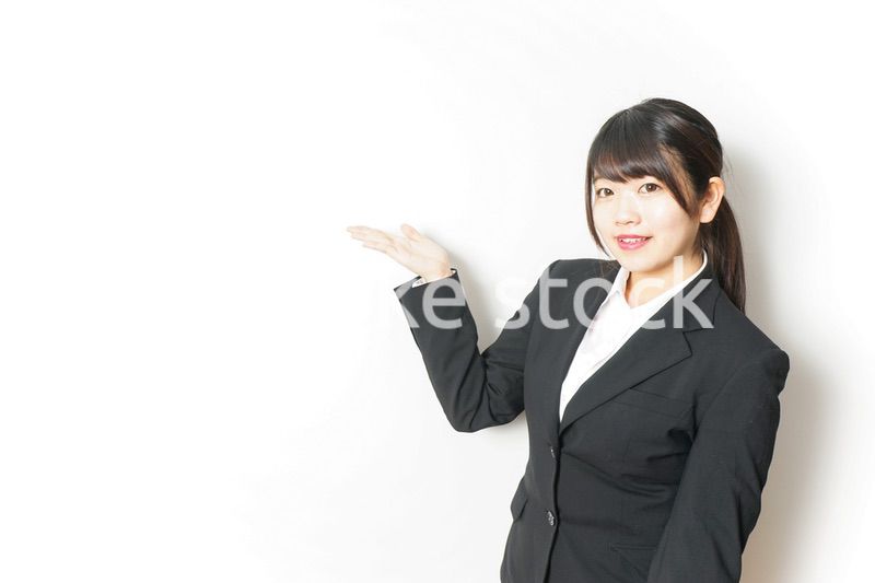 スーツを着た就活生