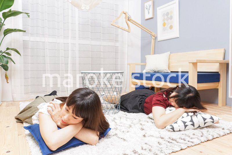 お泊りをする女子学生