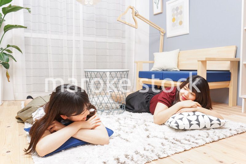 お泊りをする女子学生