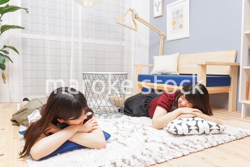 お泊りをする女子学生