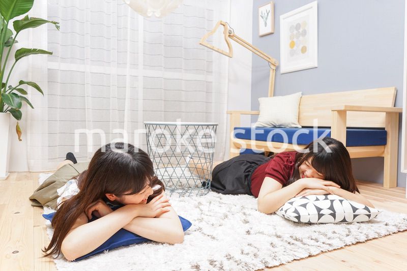 お泊りをする女子学生