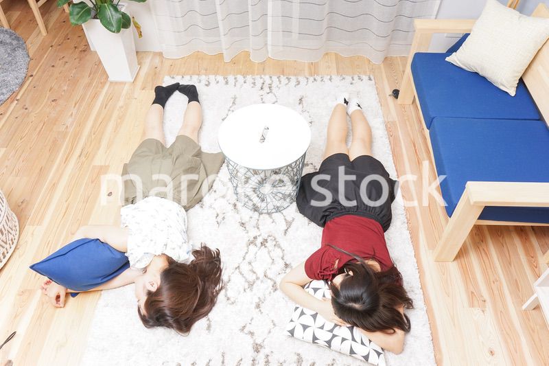 お泊りをする女子学生