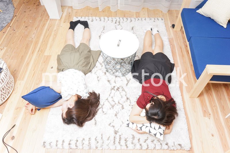 お泊りをする女子学生