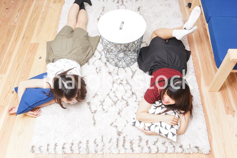 お泊りをする女子学生