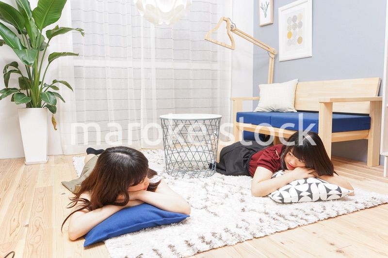 お泊りをする女子学生