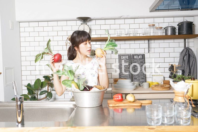 野菜と女性