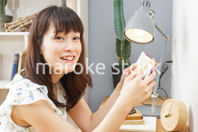 読書をする女性