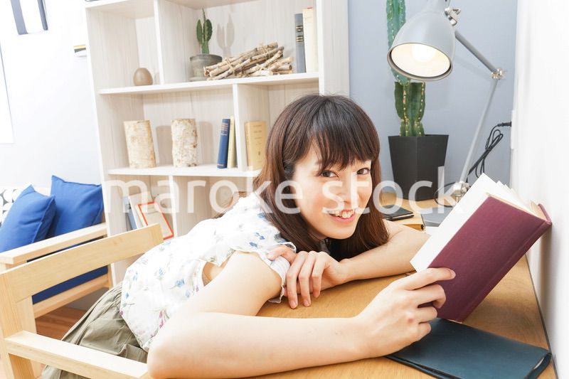 読書をする女性