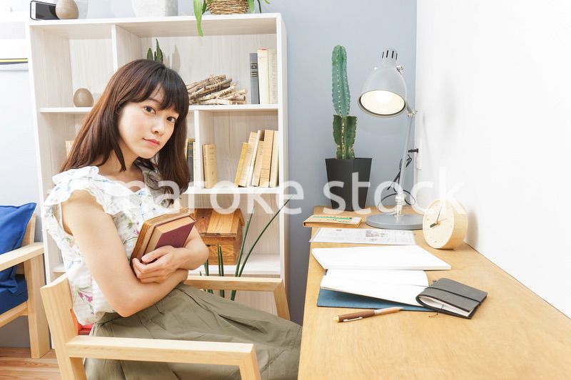 読書をする女性