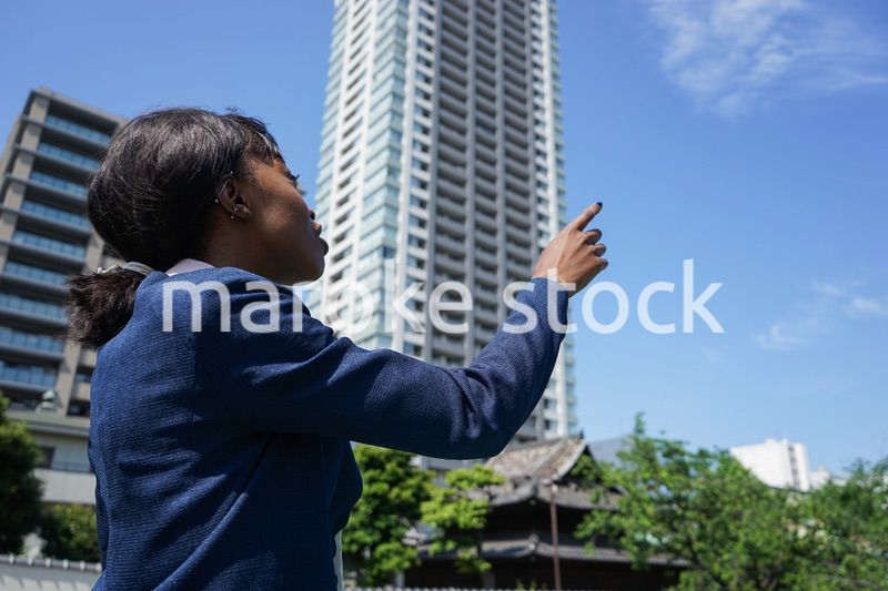 日本観光をする外国人女性
