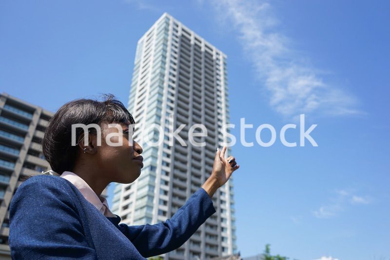 日本観光をする外国人女性