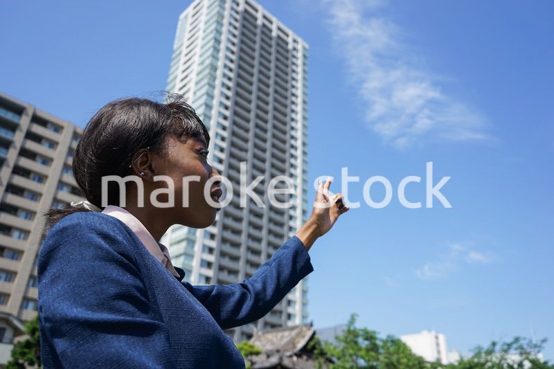 日本観光をする外国人女性