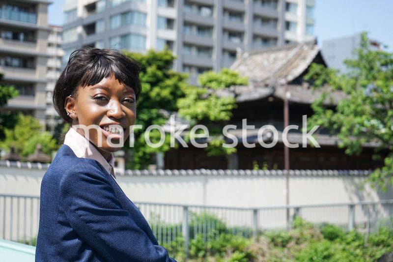 日本観光をする外国人女性