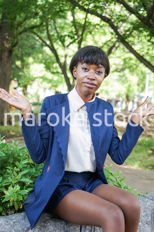 リアクションをする黒人女性