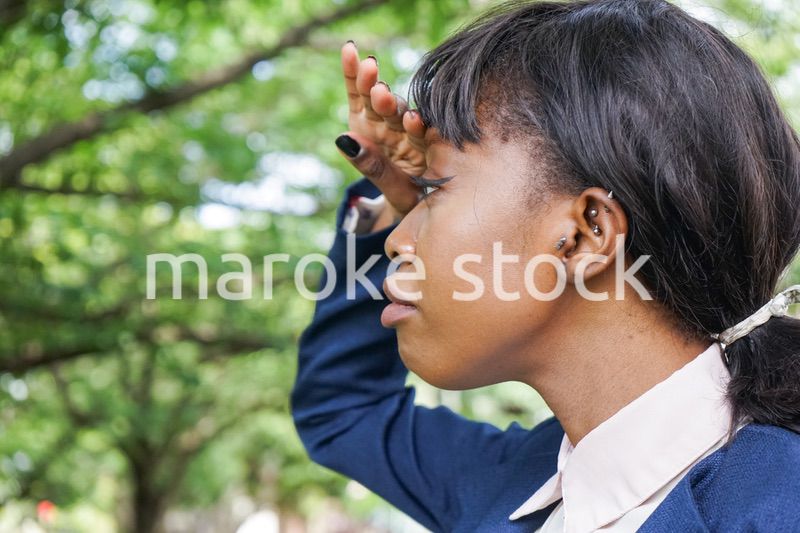 リアクションをする黒人女性