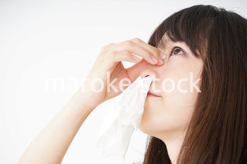鼻血が出た若い女性