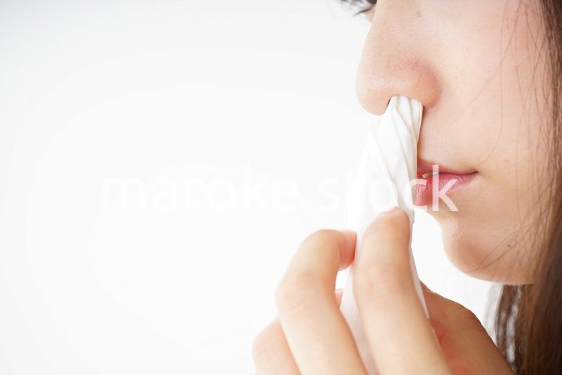 鼻血が出た若い女性