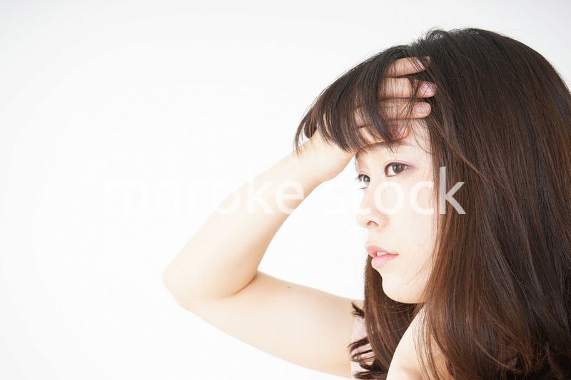 風邪で発熱した若い女性