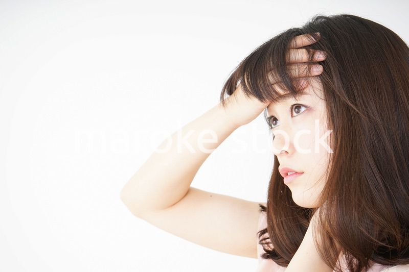 風邪で発熱した若い女性