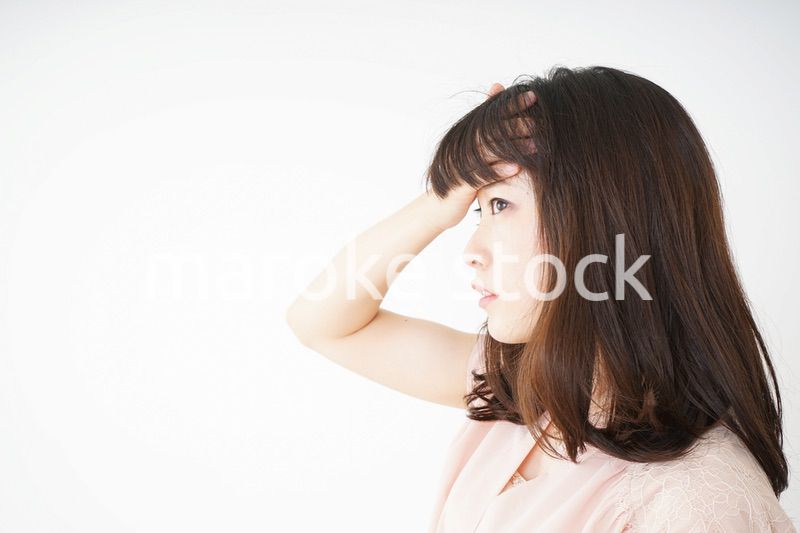 風邪で発熱した若い女性