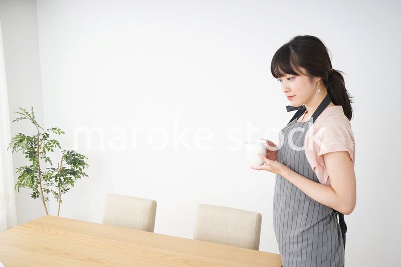 笑顔のカフェスタッフ