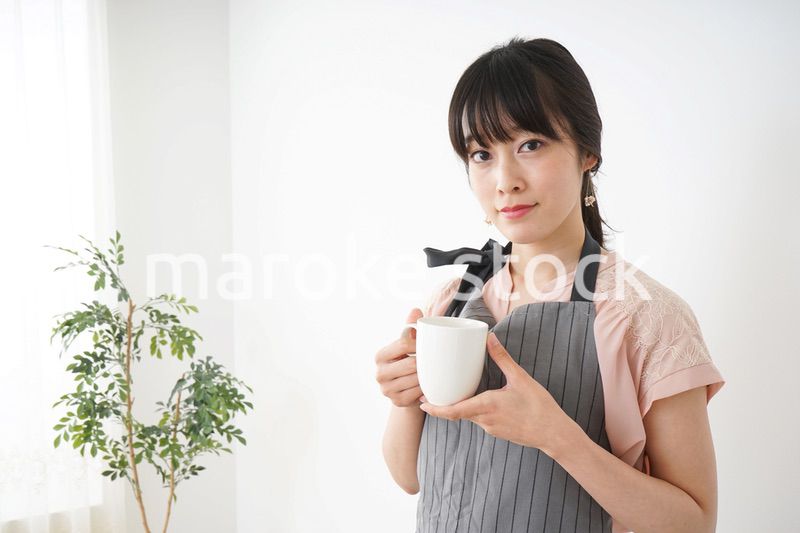 笑顔のカフェスタッフ