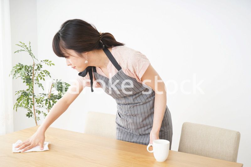 笑顔のカフェスタッフ