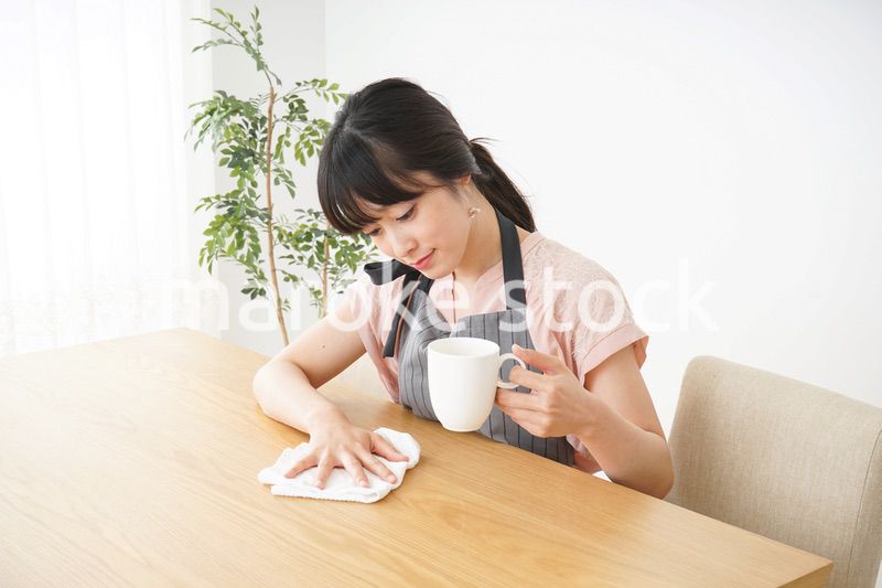 笑顔のカフェスタッフ