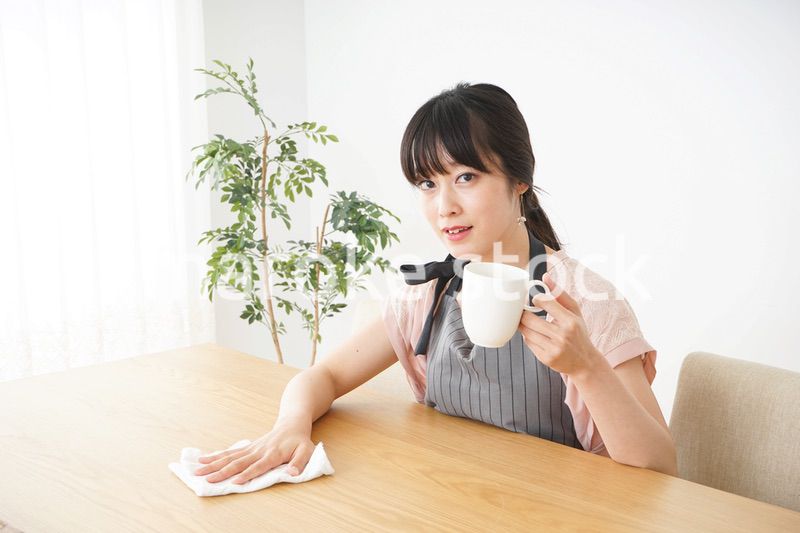 笑顔のカフェスタッフ