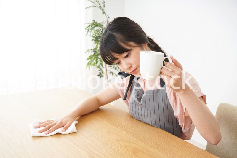 笑顔のカフェスタッフ