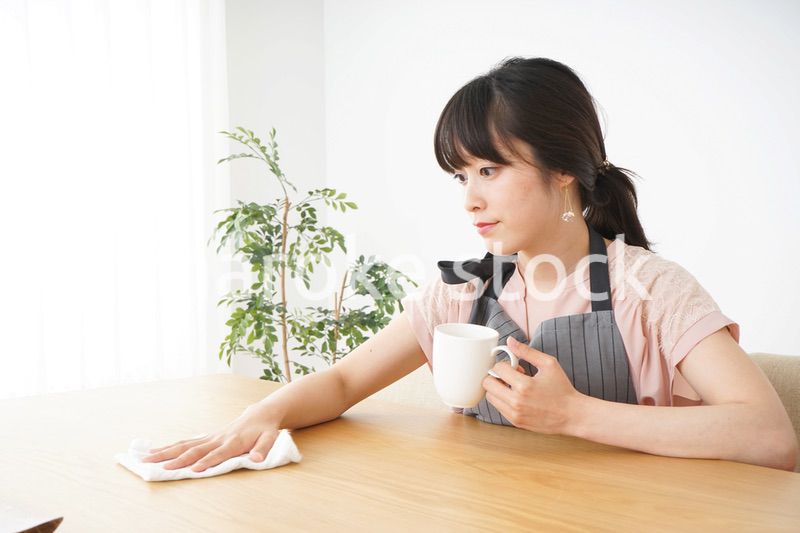 笑顔のカフェスタッフ