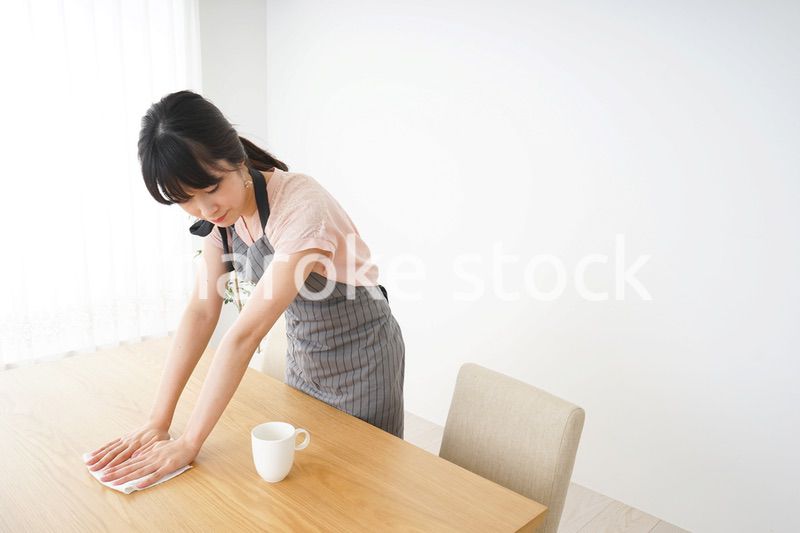 笑顔のカフェスタッフ