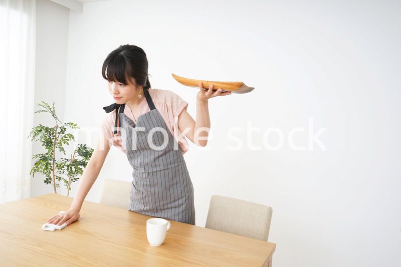 笑顔のカフェスタッフ