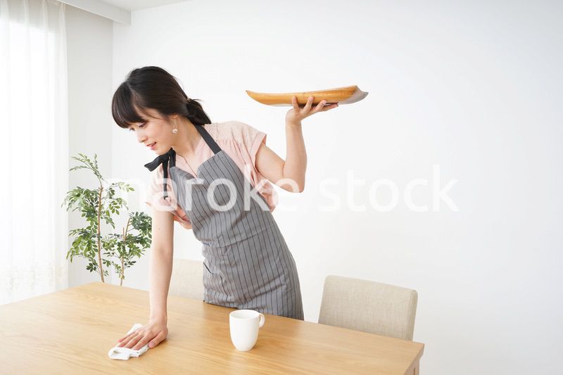 笑顔のカフェスタッフ