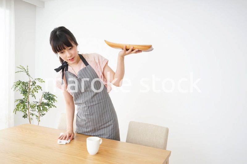 笑顔のカフェスタッフ