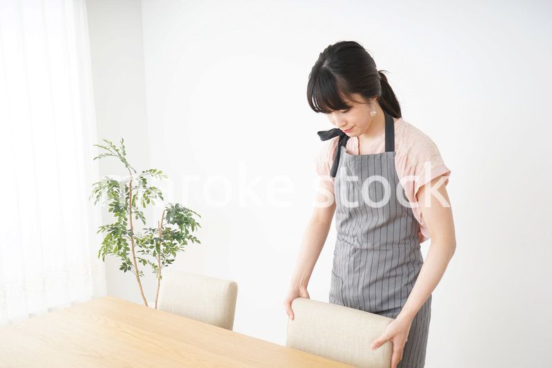 笑顔のカフェスタッフ