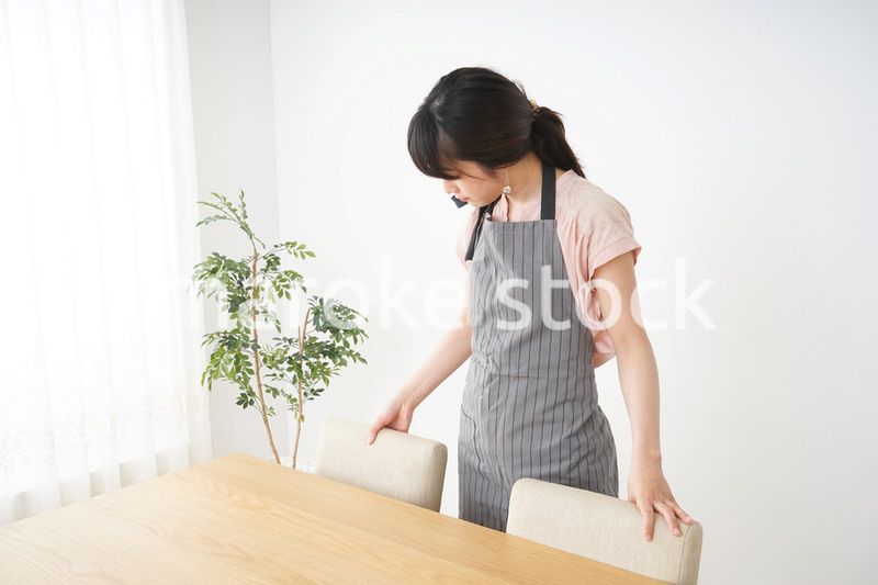 笑顔のカフェスタッフ